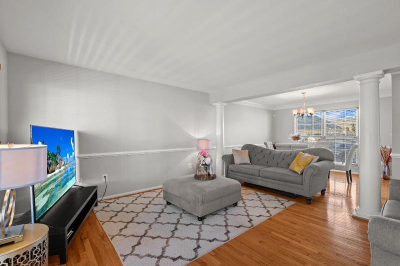 13810 Mapledale Ave - Photo 4 of 20