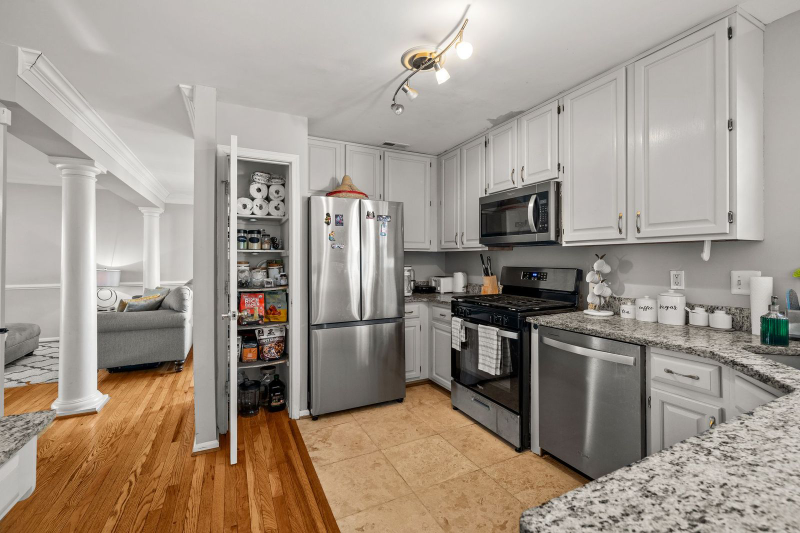 13810 Mapledale Ave - Photo 6 of 20