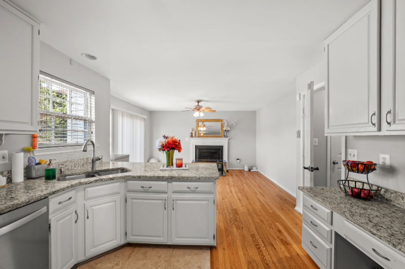 13810 Mapledale Ave - Photo 7 of 20