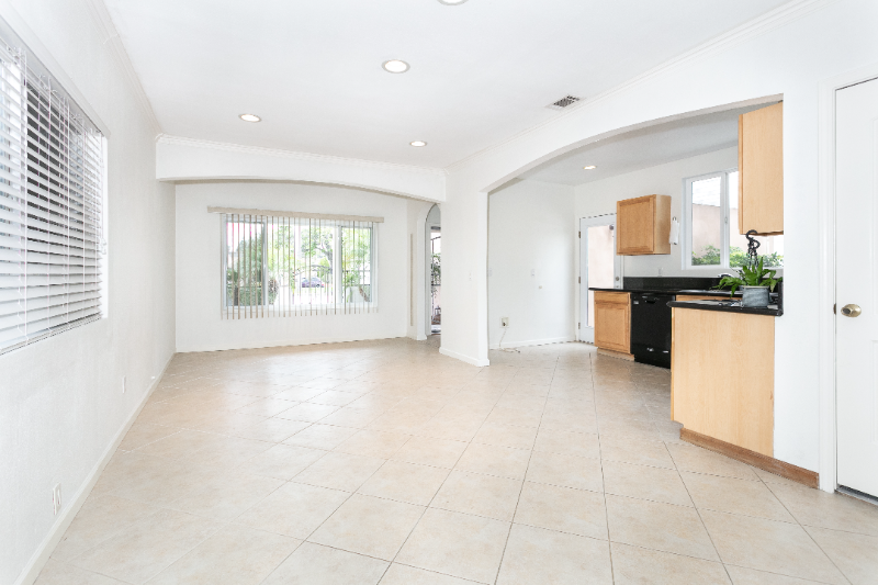 326 N Naomi St - Photo 2 of 11