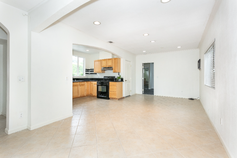 326 N Naomi St - Photo 3 of 11