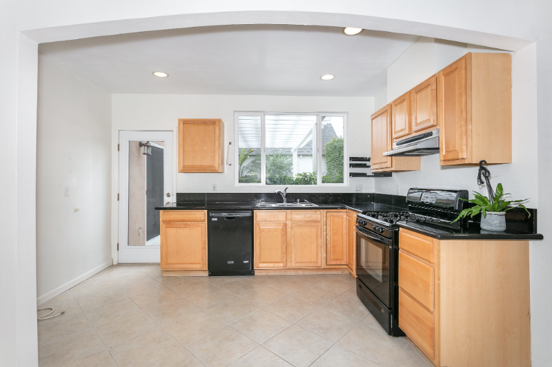 326 N Naomi St - Photo 4 of 11