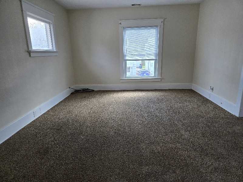 718 W 23rd St - Photo 6 of 10