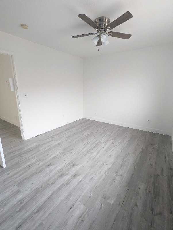 927 Freeman Ave - Photo 2 of 15