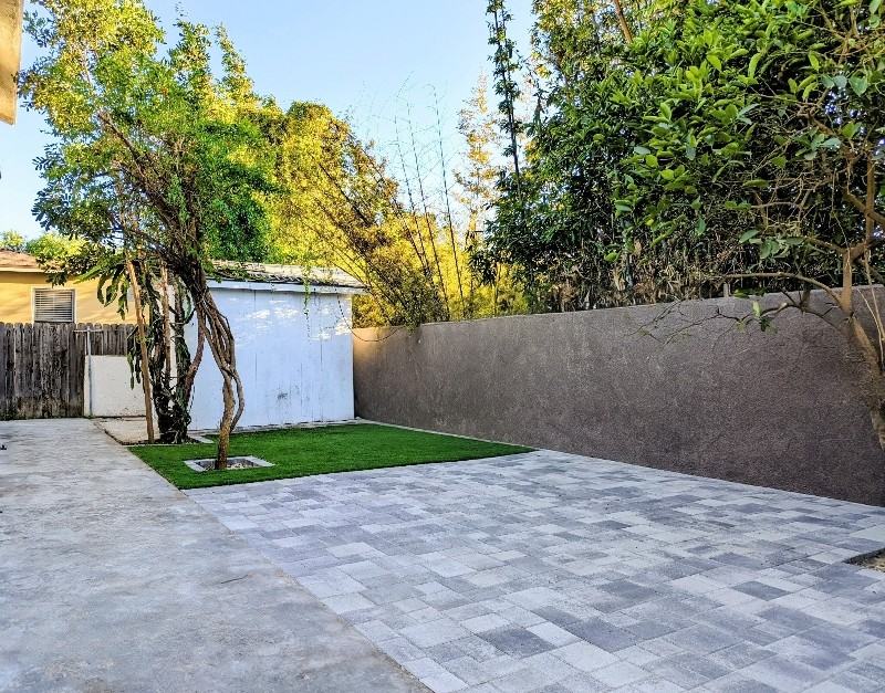 927 Freeman Ave - Photo 3 of 15