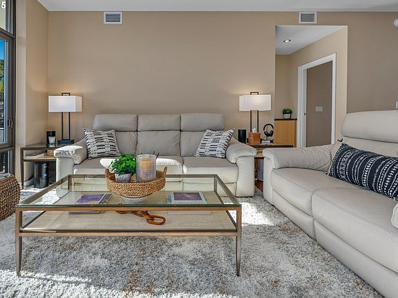 2351 Nw Westover Rd - Photo 4 of 15