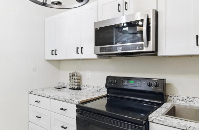 1414 E Oliver St - Photo 6 of 9