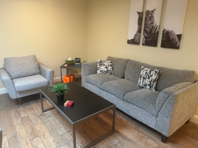 648 Arrowhead Dr - Photo 3 of 9