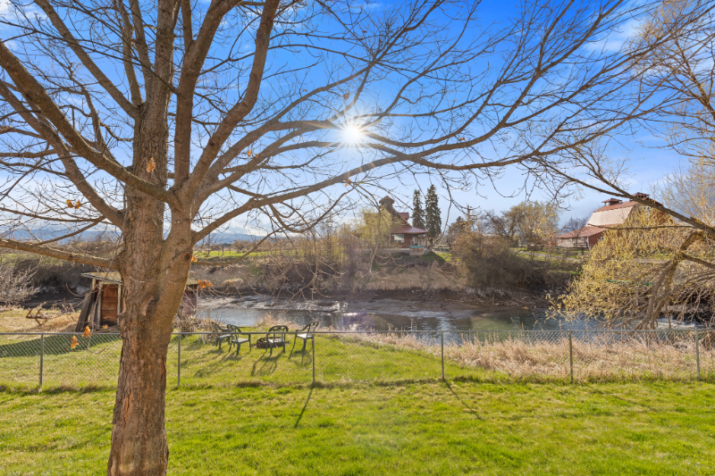 670 Riverside Rd - Photo 3 of 16