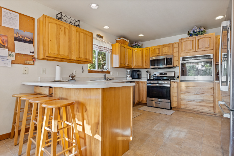 670 Riverside Rd - Photo 6 of 16