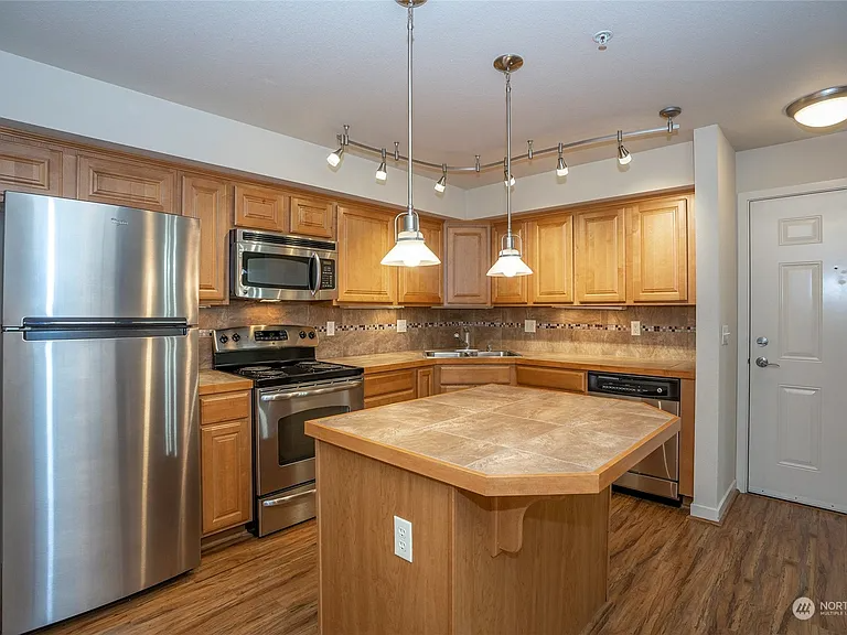 13405 97th Ave E #206 - Photo 7 of 19