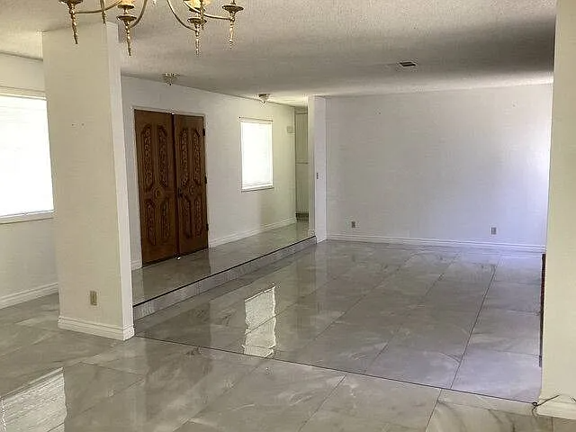 540 Fairway Dr - Photo 3 of 10