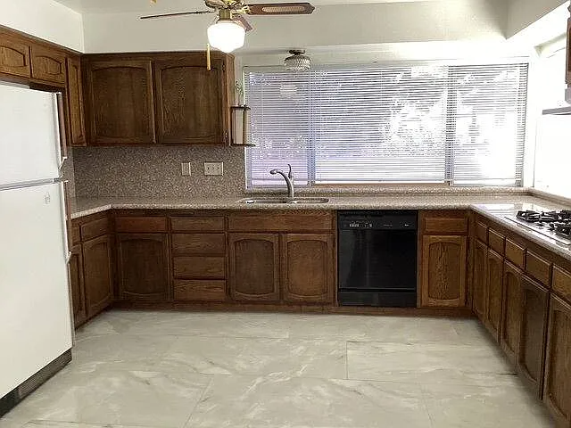 540 Fairway Dr - Photo 5 of 10