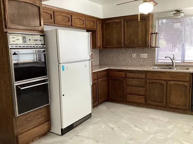 540 Fairway Dr - Photo 6 of 10