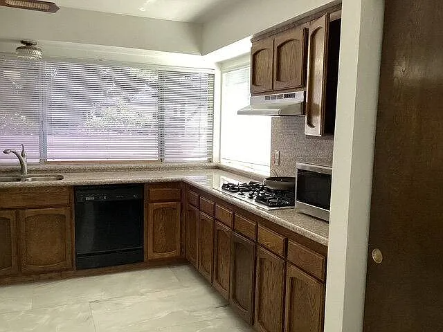 540 Fairway Dr - Photo 7 of 10