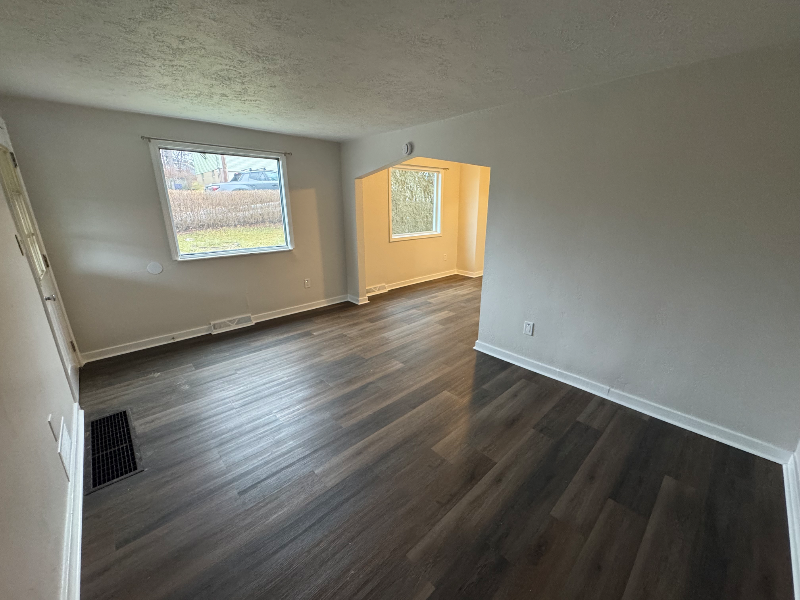 416 Oak St - Photo 4 of 20