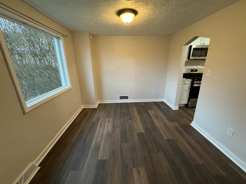 416 Oak St - Photo 5 of 20