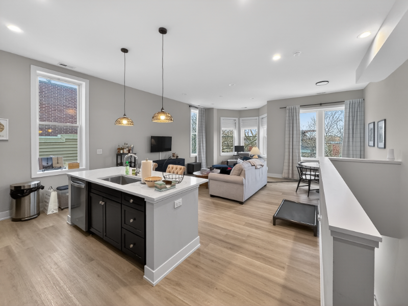 1535 N Maplewood Ave #3