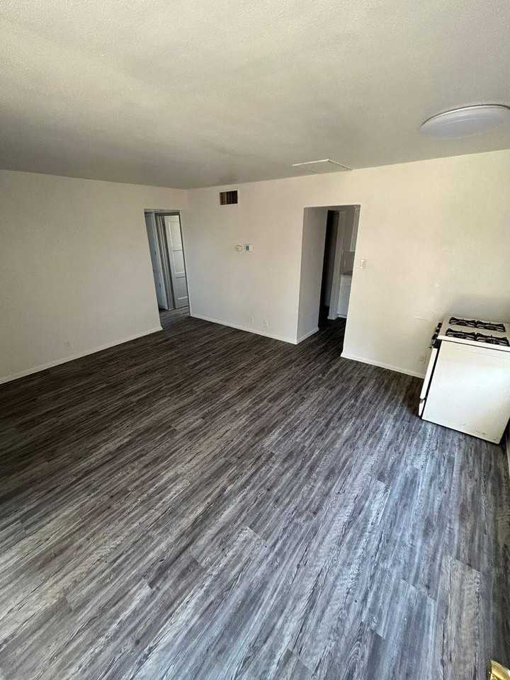2511 E Cameron Vis - Photo 2 of 8