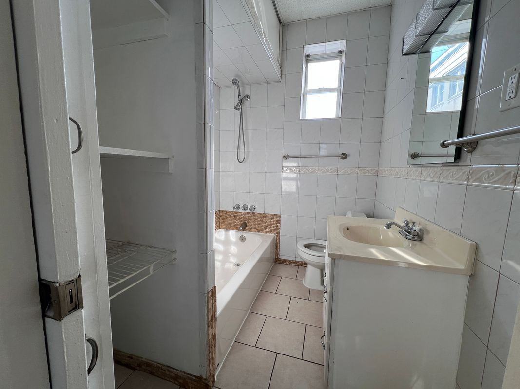 1101 43rd St ##1 - Photo 4 of 14