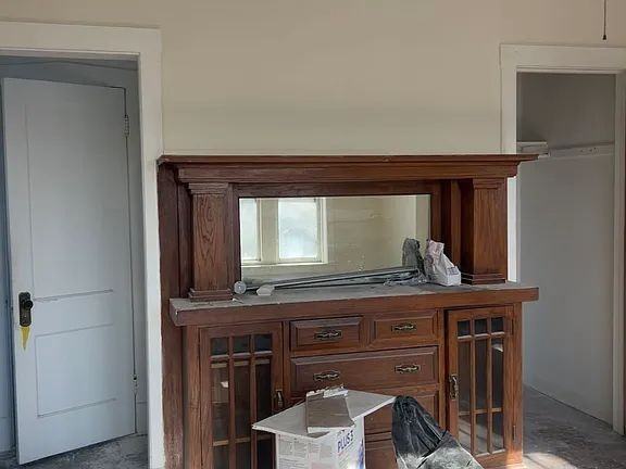 4832 W Montrose Ave - Photo 3 of 10