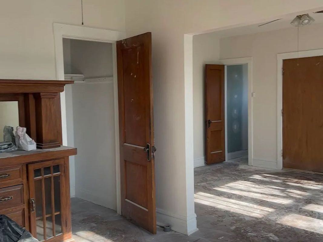 4832 W Montrose Ave - Photo 5 of 10