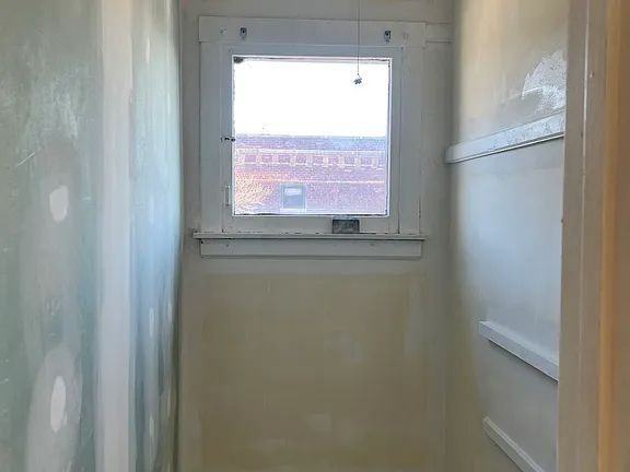 4832 W Montrose Ave - Photo 7 of 10