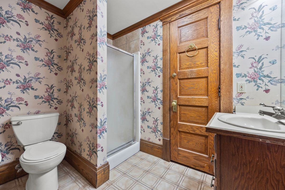 319 Wheatfield St - Photo 2 of 5