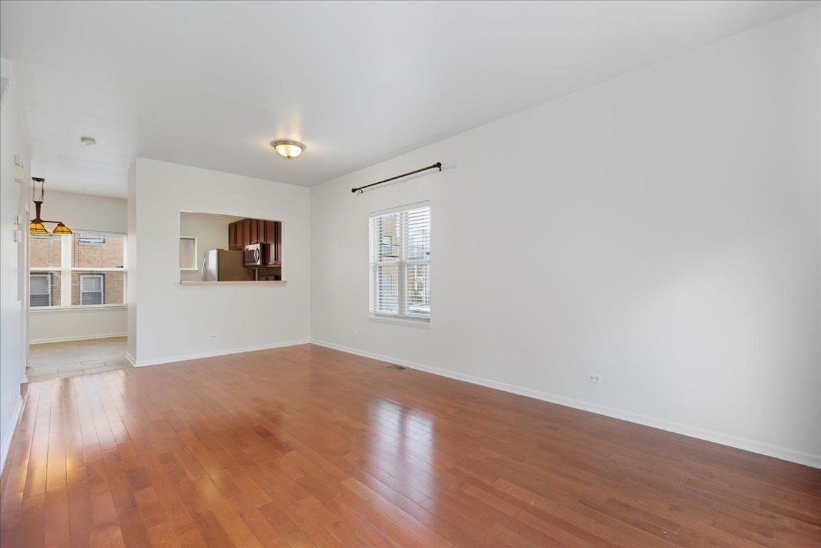 4530 S Woodlawn Ave - Photo 3 of 16