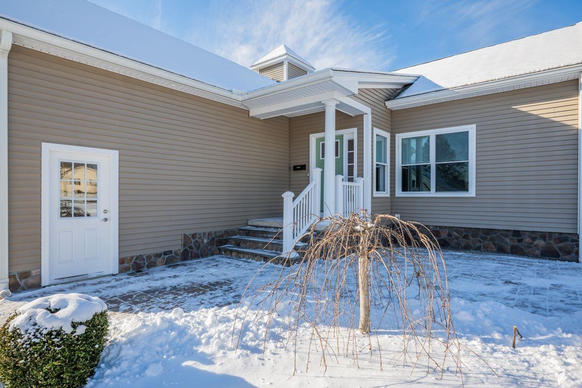 137 Knowles Ave - Photo 2 of 24