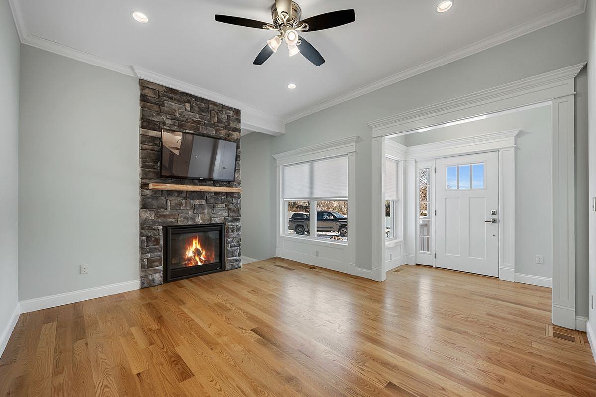 137 Knowles Ave - Photo 3 of 24