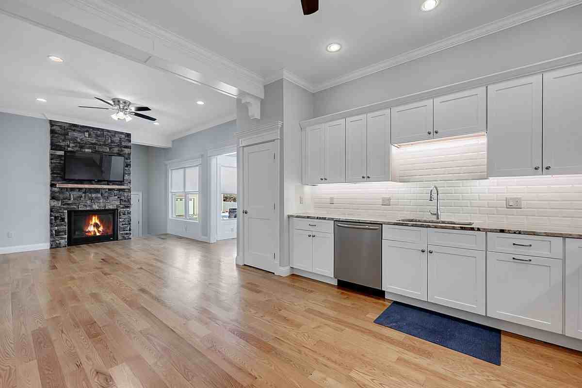 137 Knowles Ave - Photo 4 of 24