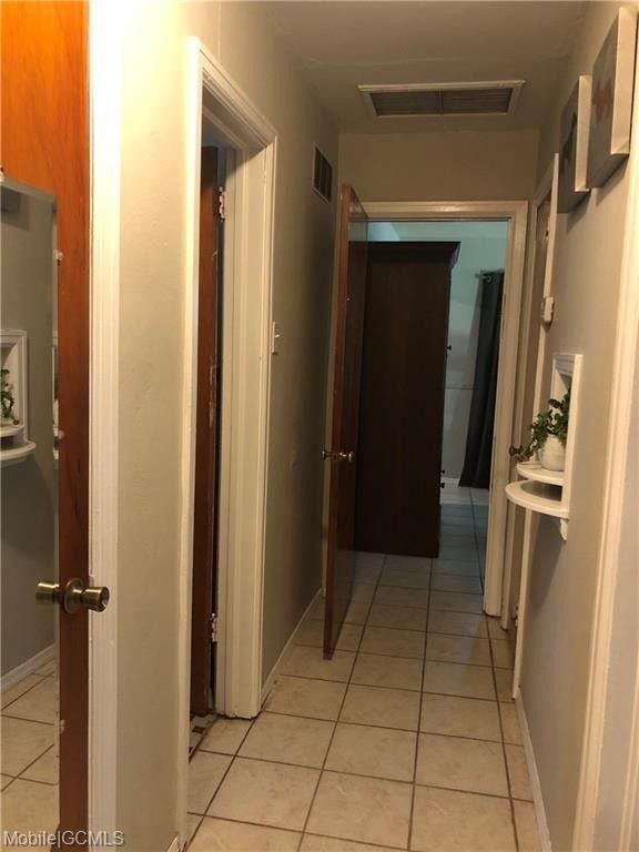 55 Thompson Blvd - Photo 2 of 3