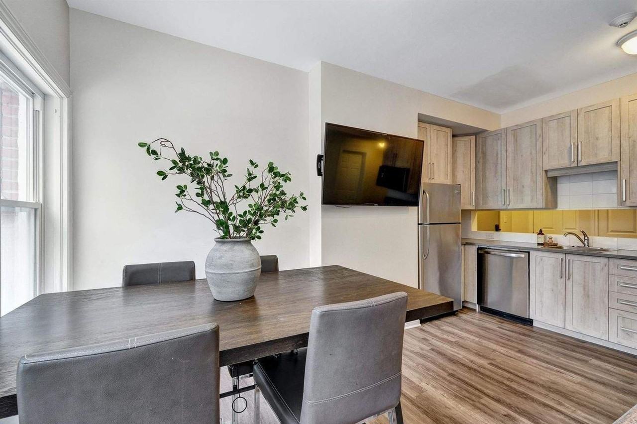 84 Russell Avenue - Photo 4 of 14