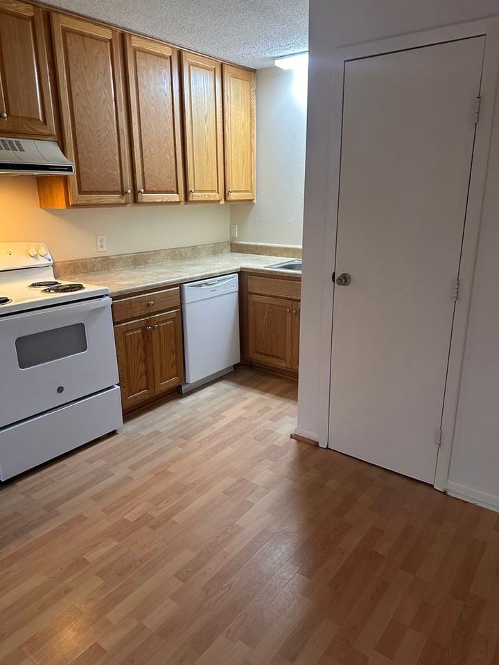 MER-Teresa Village Apartments - Photo 4 of 14