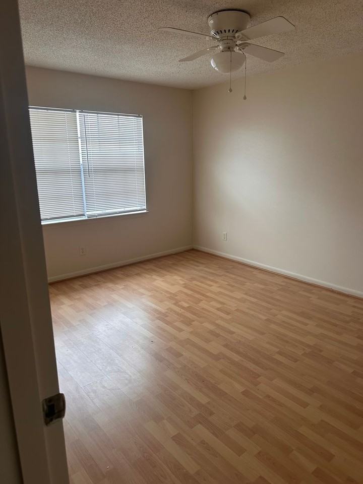 MER-Teresa Village Apartments - Photo 5 of 14