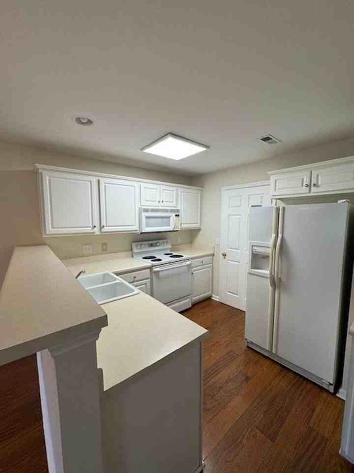 108 Shamrock Ct - Photo 3 of 10