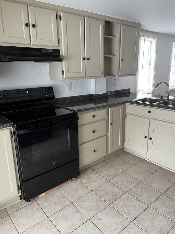 10 State St #1stFL - Photo 5 of 10