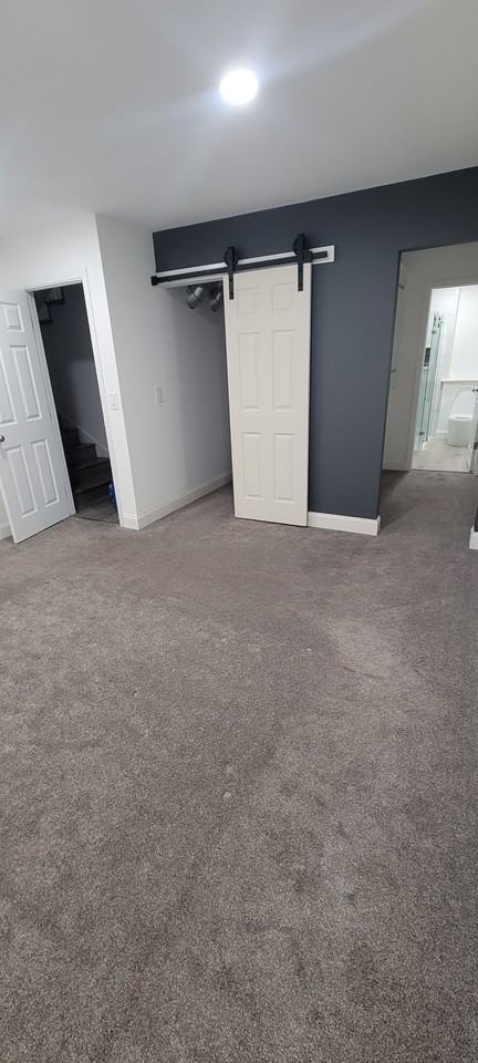 996 Hawthorne Dr #NA - Photo 2 of 14