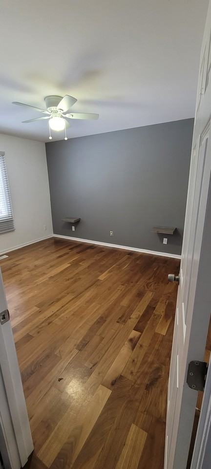 996 Hawthorne Dr #NA - Photo 3 of 14