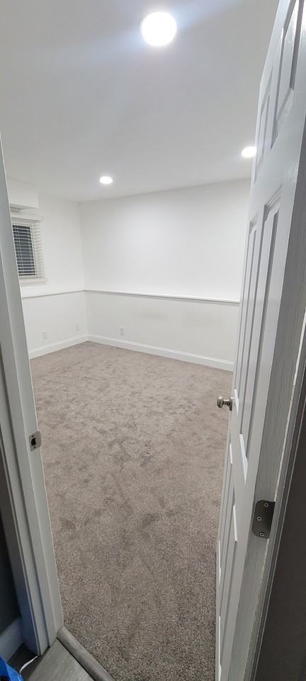 996 Hawthorne Dr #NA - Photo 4 of 14