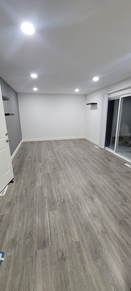 996 Hawthorne Dr #NA - Photo 5 of 14