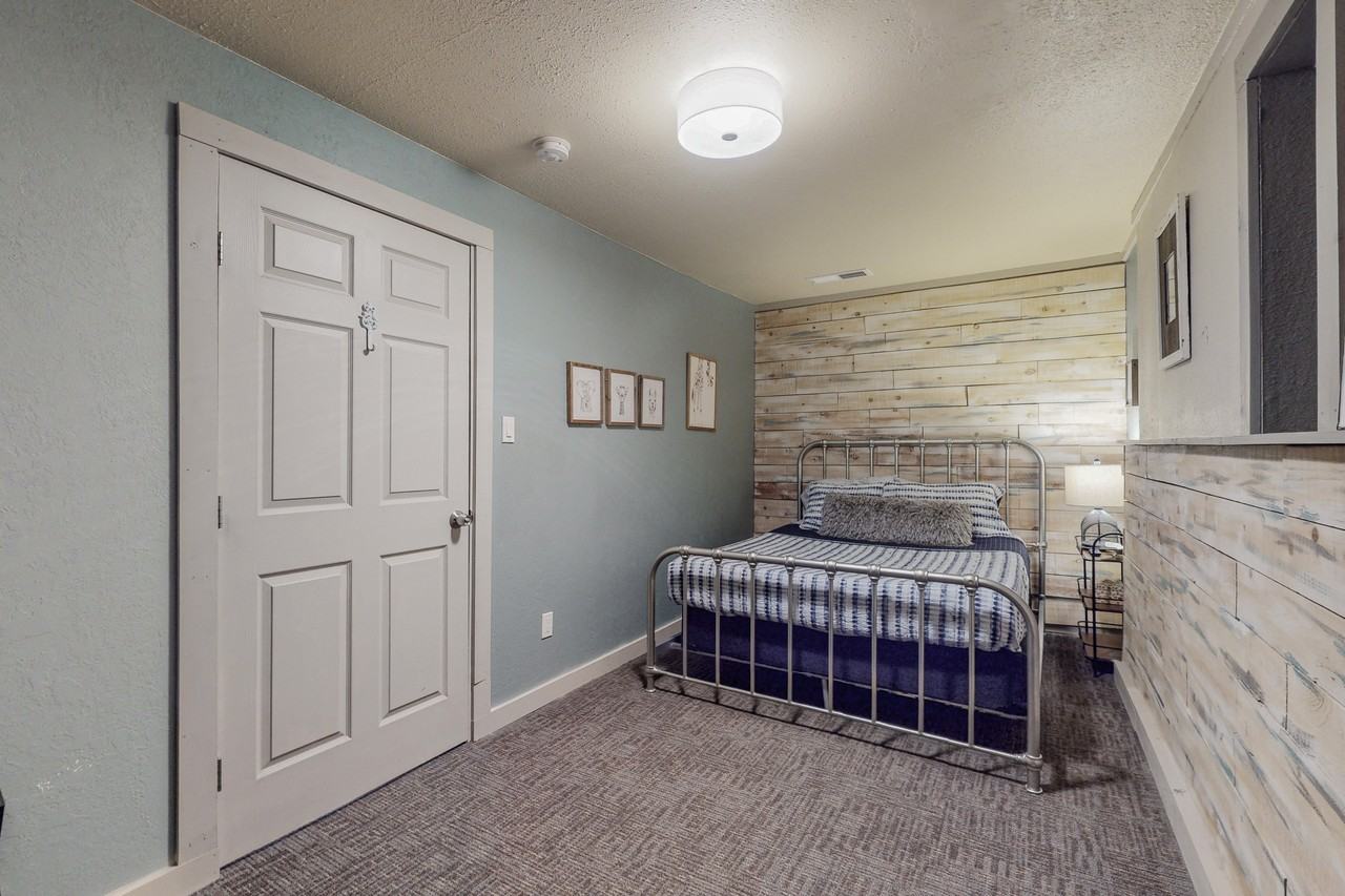 5717 Edith Blvd Ne #NA - Photo 4 of 19