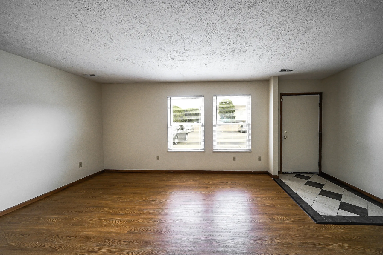 1531 Whitehall Blvd #NA - Photo 3 of 8