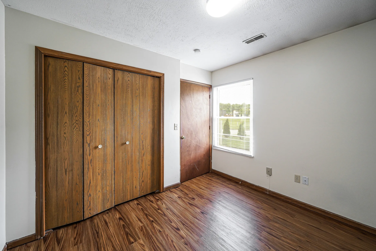 1531 Whitehall Blvd #NA - Photo 6 of 8