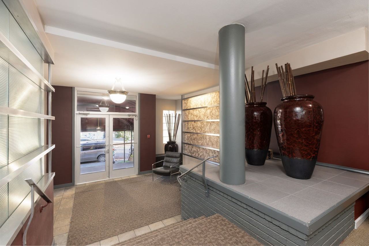 Park Manor - Photo 6 of 50