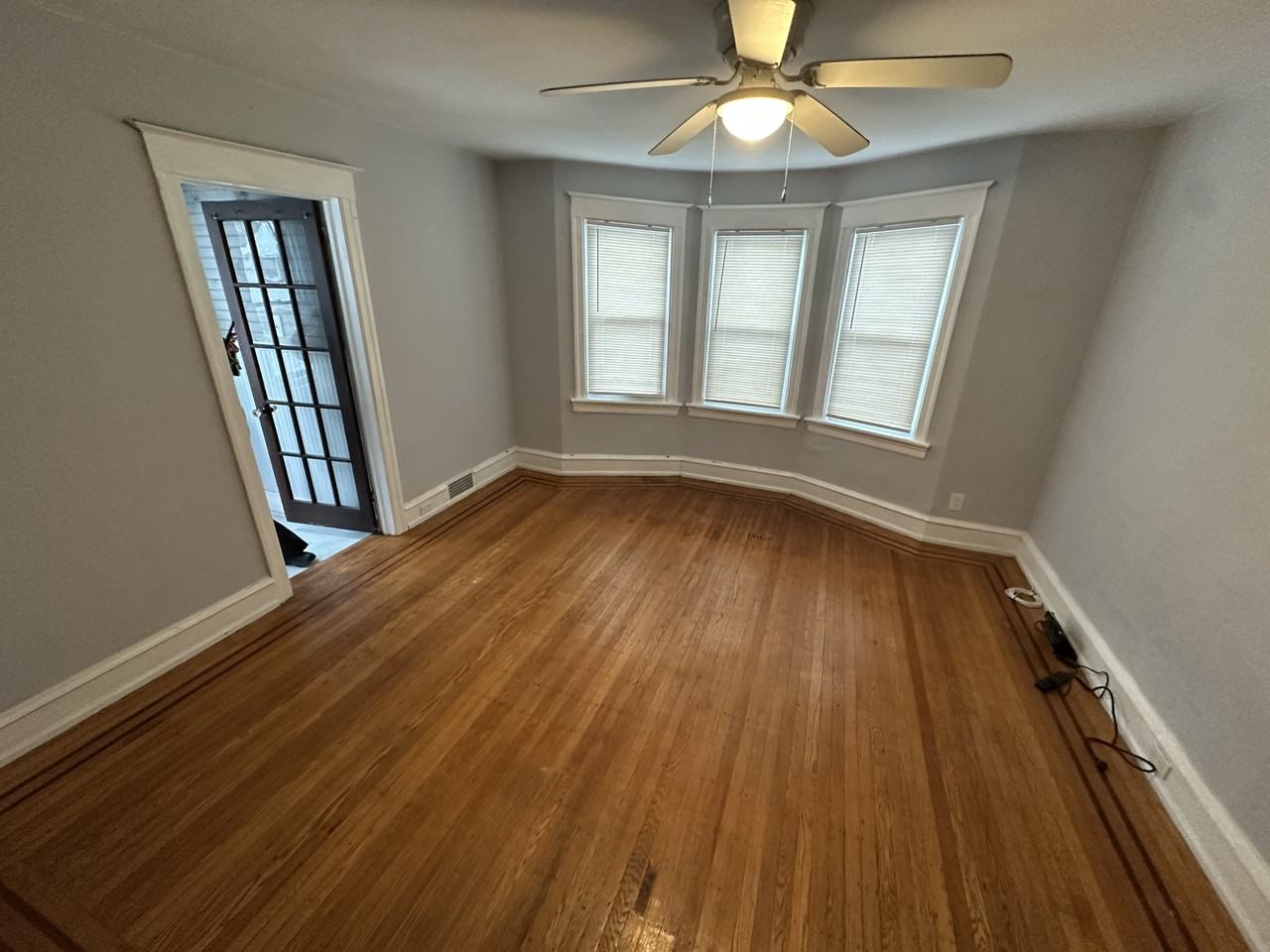 218 E Knight Ave #2 - Photo 2 of 7