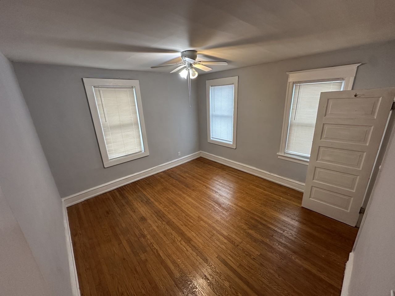 218 E Knight Ave #2 - Photo 3 of 7