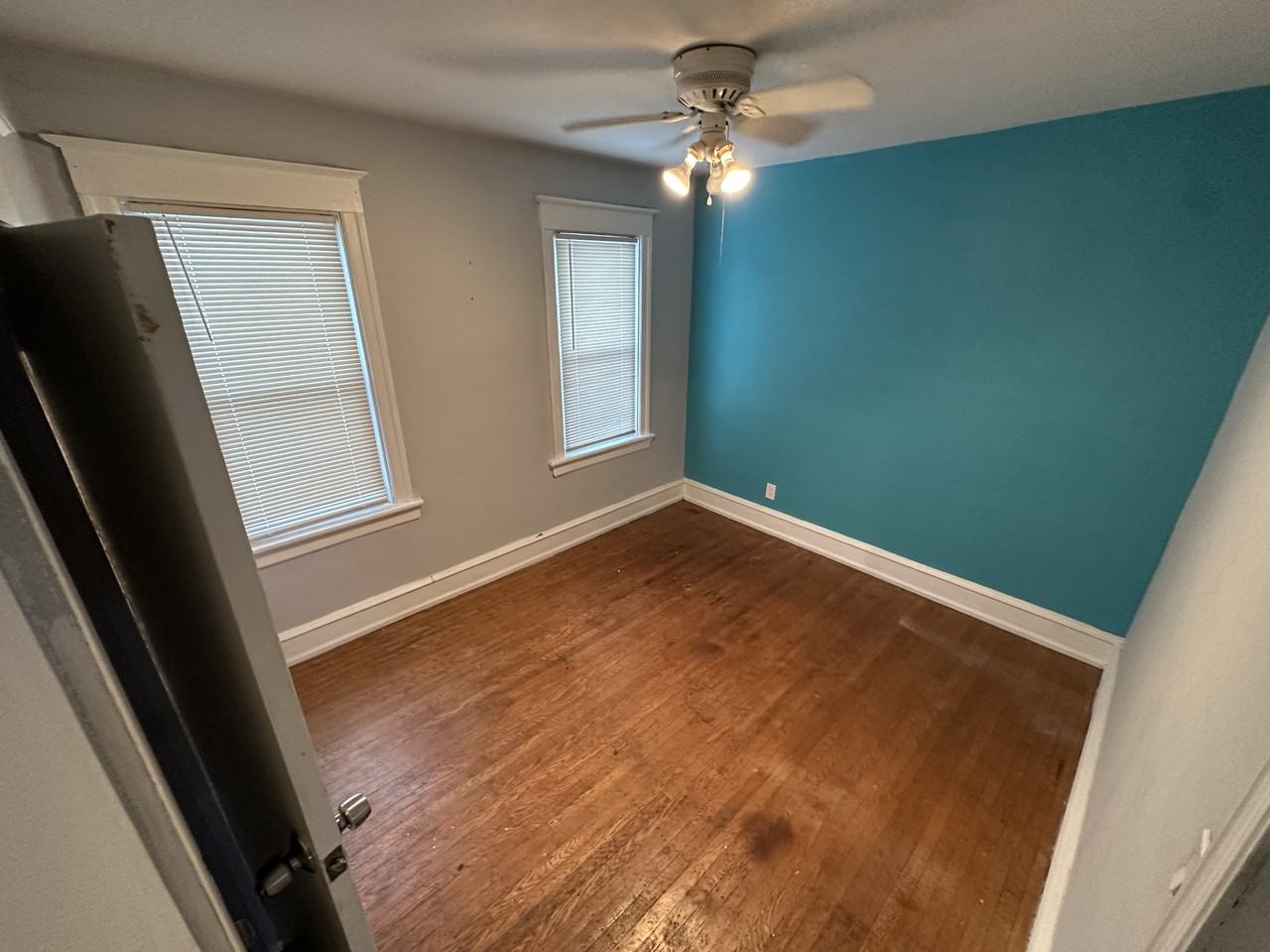 218 E Knight Ave #2 - Photo 4 of 7