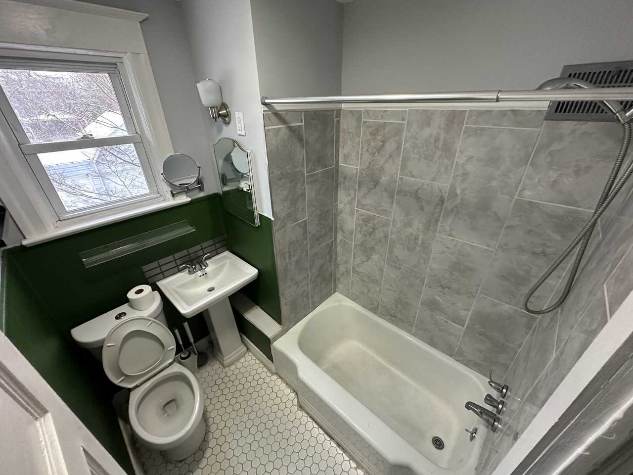 218 E Knight Ave #2 - Photo 6 of 7